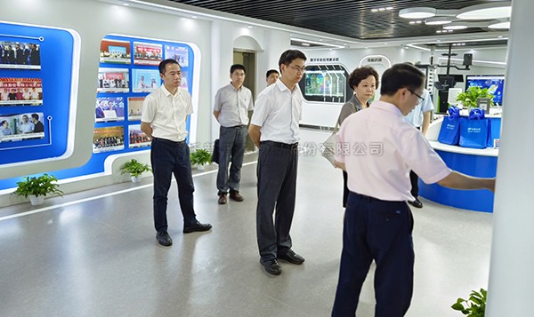 浙江省科技厅副厅长吴卿、台盟省委会主委陈清莉一行赴草莓视频软件下载调研考察