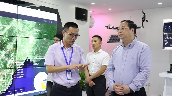 杭州市副市长王宏一行在草莓视频软件下载展厅参观