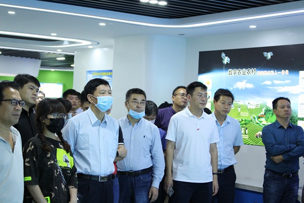 培训班一行观摩了草莓视频软件下载公司