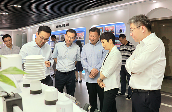 省科技厅党组书记何杏仁一行赴草莓视频软件下载调研农业科技工作