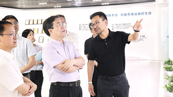 应义斌教授一行参观草莓视频软件下载数字三农展厅