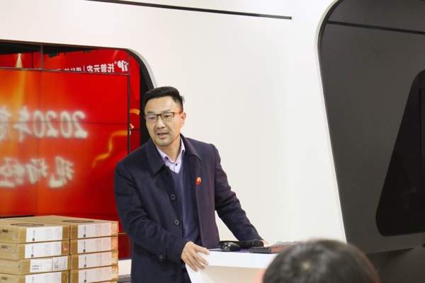 【2】陈渝阳董事长与伙伴们进行分享。.JPG